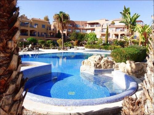 Пафос: Limnaria Gardens B