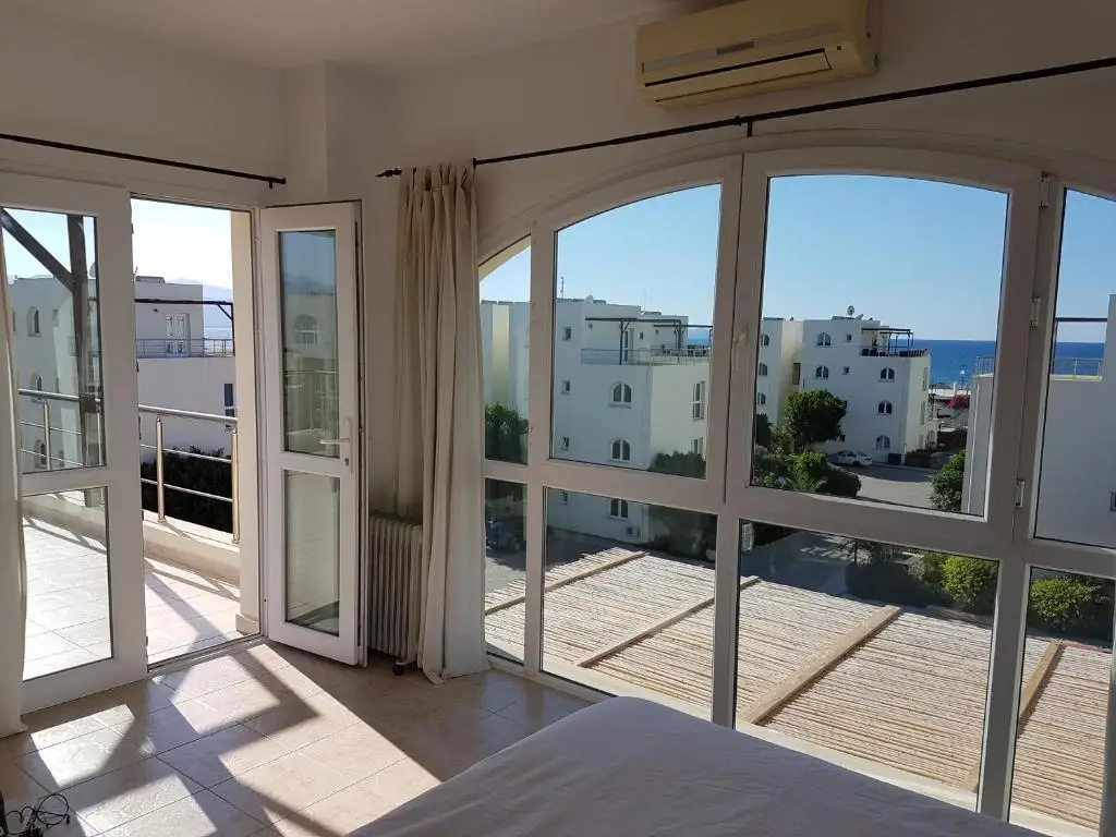 Какопетрия: Aphrodite Beachfront Penthouse Apartment