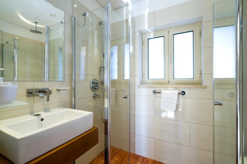 Куклия: 5 bedroom Villa Rio with large private pool and hot tub, Aphrodite Hills Resort