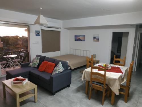 Пафос: Adonis Apartment