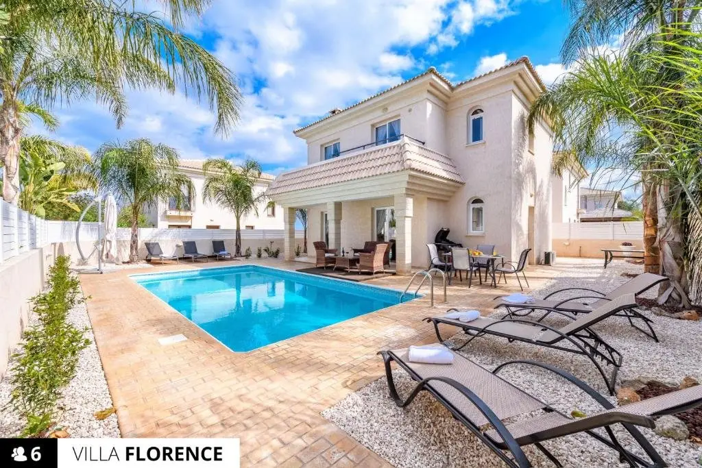 Паралимни: Blue Water Bay Villas