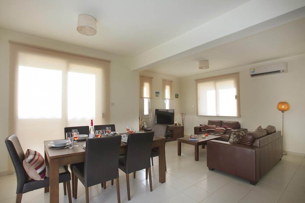 Протарас: Clover in Famagusta