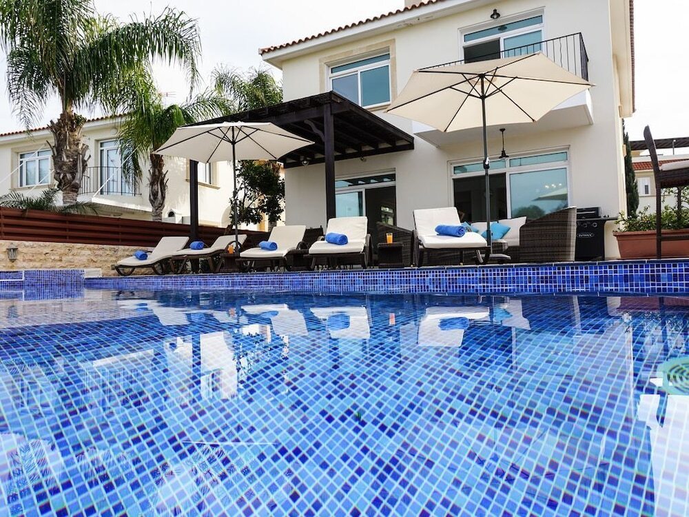 Beach Front Bella Vista - Superb Villa 10 Min Walk To Fig Tree Bay — фото 1