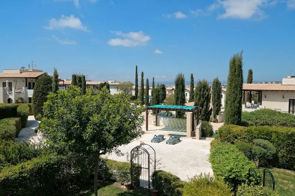 Куклия: Charming 2 bedroom apartment 'DC11' - with communal pool and resort facilities, Helios Heights village on Aphrodite Hills Resort