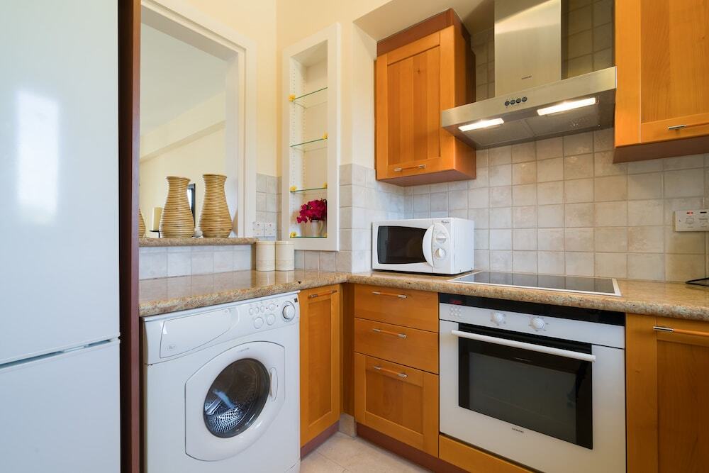 Куклия: Lovely 2 Bedroom Apartment 'E11' - with Pretty Views, Communal Pool And Resort Facilities, Orpheus Village on Aphrodite Hills Resort