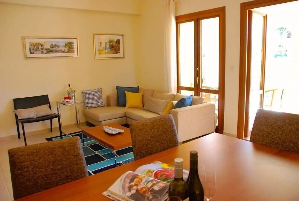 Куклия: Charming 2 Bedroom Ground Floor Apartment 'Cb01' - with Private Garden, Communal Pool And Resort Facilities, Theseus Village on Aphrodite Hill
