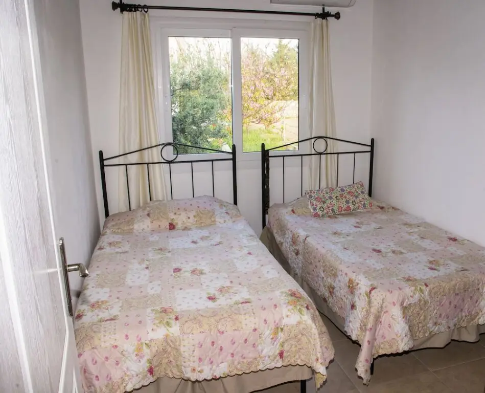 Алсанджак: Seaside House 2 Double Bedrooms With Spectacular Mountain Sea View