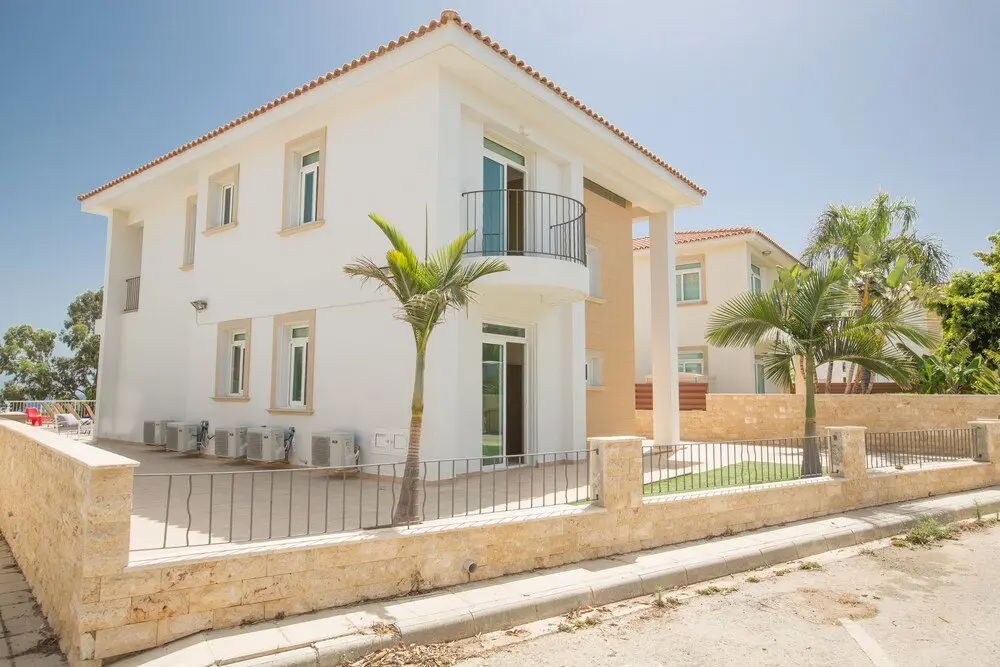 Протарас: Protaras Mesogeios Villa Me16 Beachfront Villa in Protaras Center