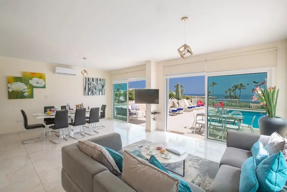 Протарас: Protaras Mesogeios Villa Me16 Beachfront Villa in Protaras Center
