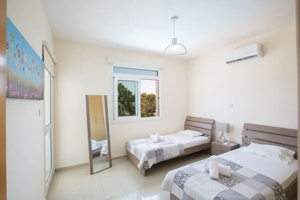 Протарас: Protaras Mesogeios Villa Me16 Beachfront Villa in Protaras Center