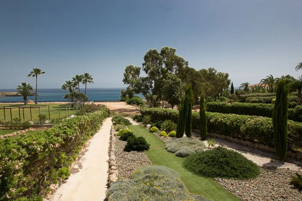Протарас: Protaras Mesogeios Villa Me16 Beachfront Villa in Protaras Center