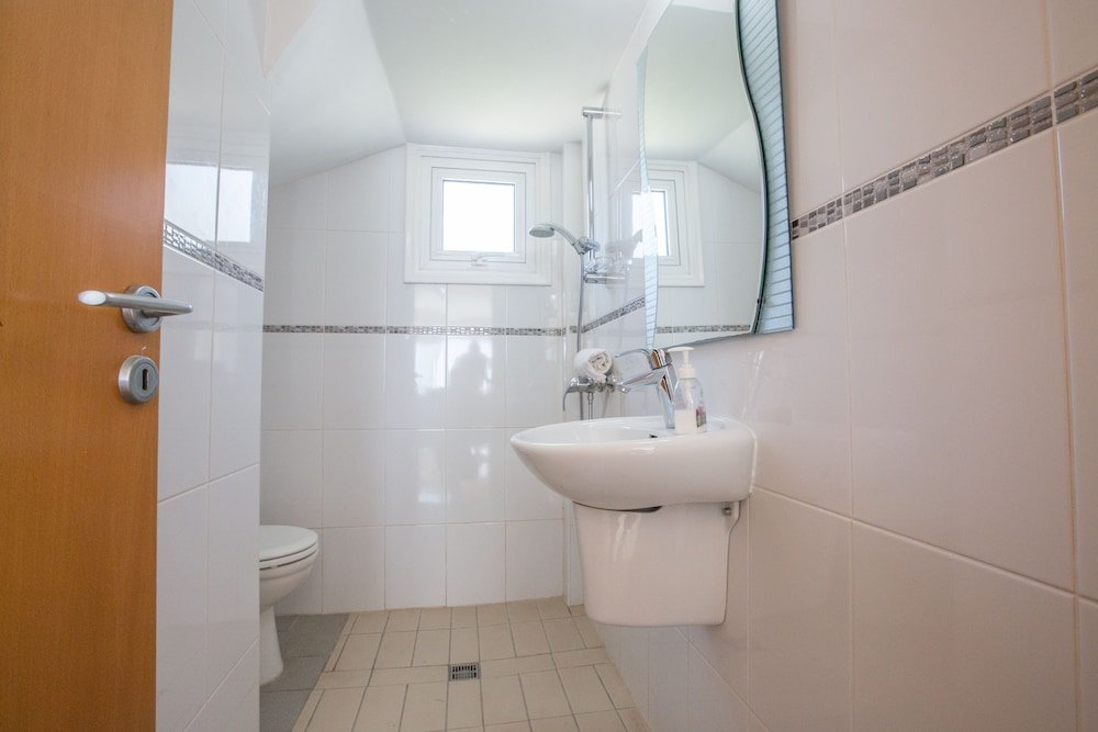 Протарас: Protaras Mesogeios Villa Me16 Beachfront Villa in Protaras Center