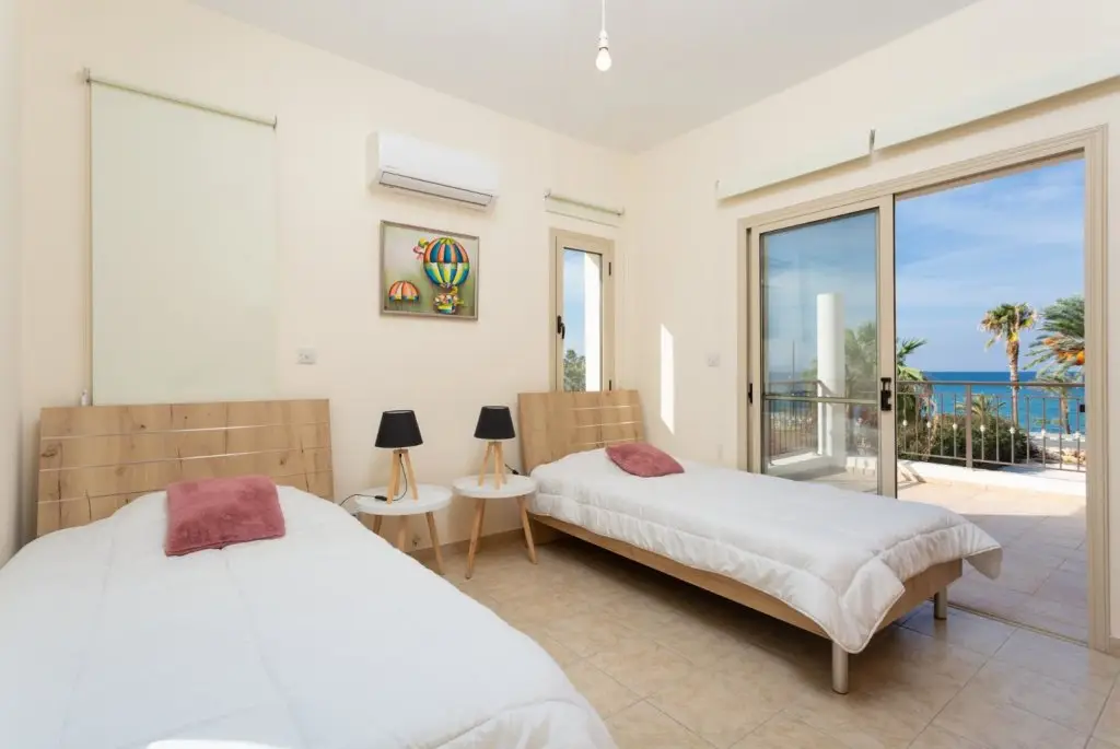 Аргака: Villa Seashore One Large Private Pool Walk to Beach Sea Views A C Wifi - 3150