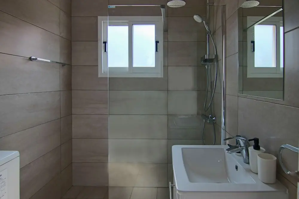 Пафос: Phaedrus Living: Cityview Luxury Flat Walnut Grove 304