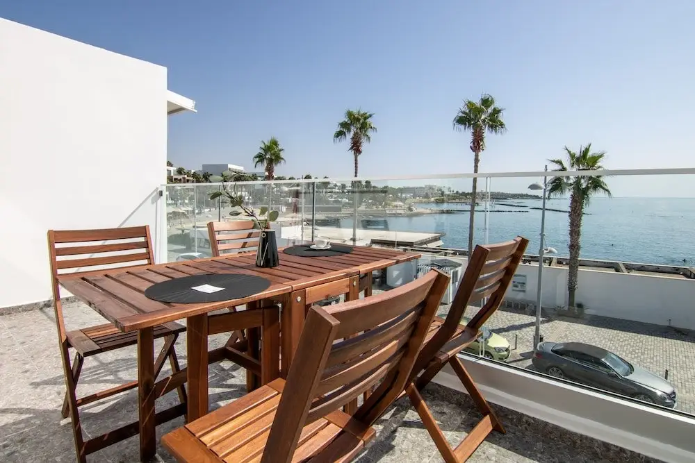 Пафос: Phaedrus Living: Seaview Studio Suite Lighthouse 52