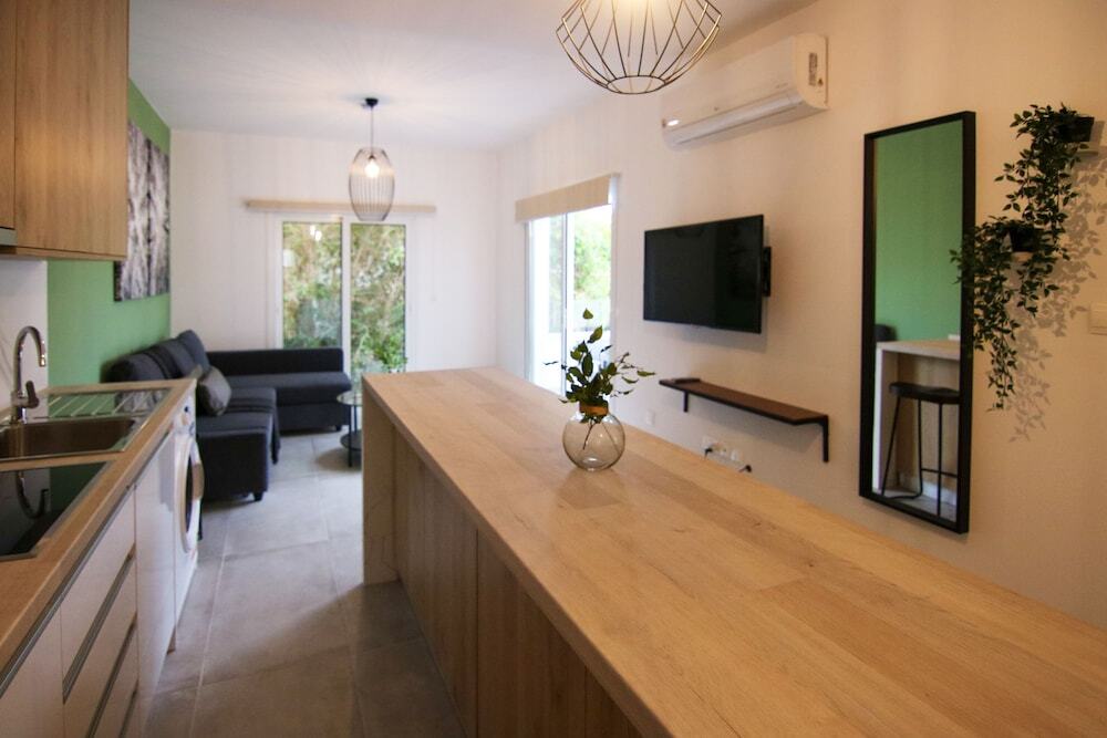 Пафос: Phaedrus Living: Seaside Modern Flat Limnaria 123