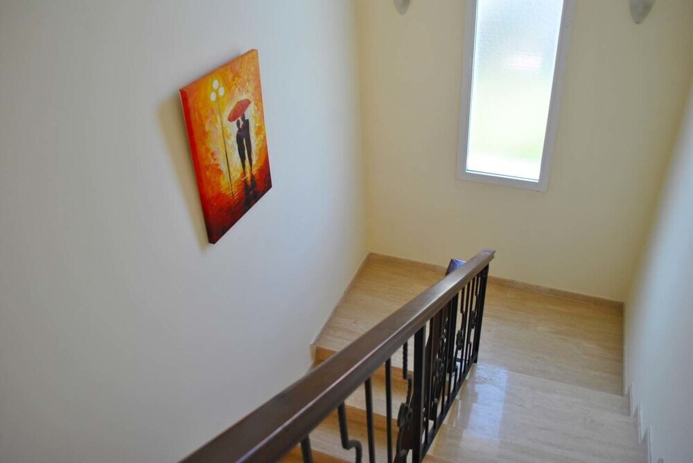 Кирения: Villa Leroy by Amy Villas