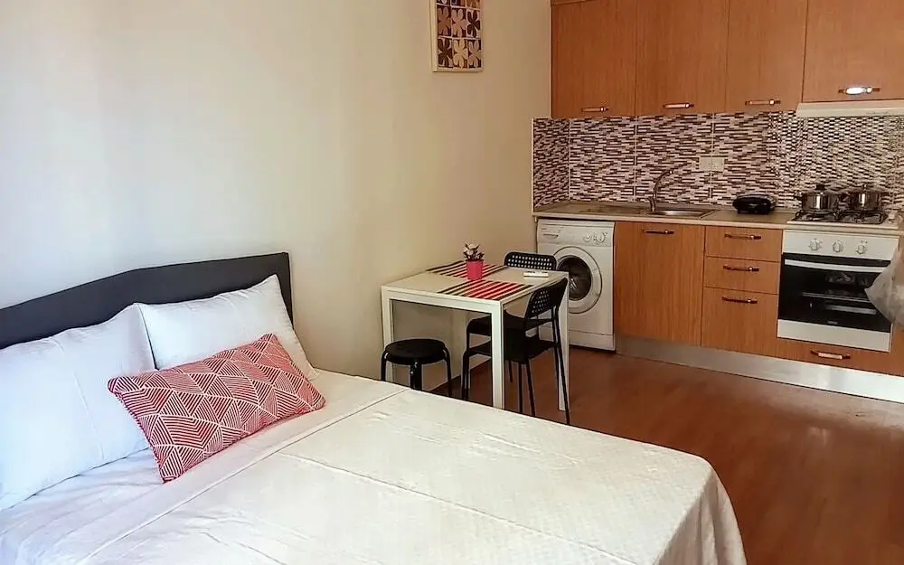 Авгору: Longbeach Studio Apartment