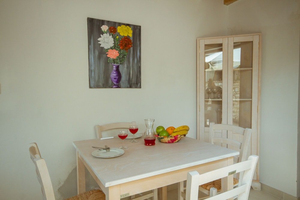 Скарину: Thyone Studio Cottage