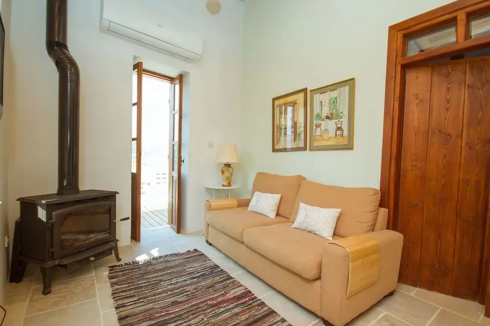 Скарину: Thyone Uno Bal Cottage