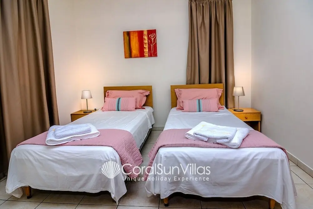 Пейя: Large Pool & Garden, Billiard, Peaceful Area, Near to the Sea, Coral Bay Paphos
