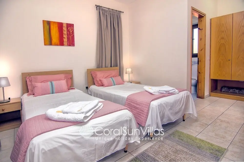 Пейя: Large Pool & Garden, Billiard, Peaceful Area, Near to the Sea, Coral Bay Paphos