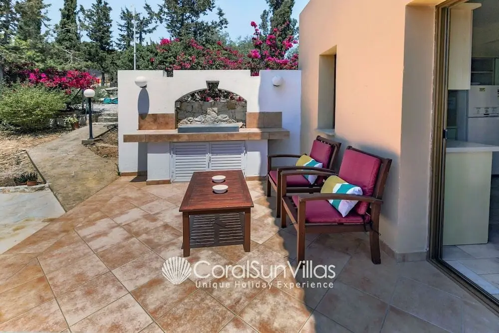 Пейя: Large Pool & Garden, Billiard, Peaceful Area, Near to the Sea, Coral Bay Paphos