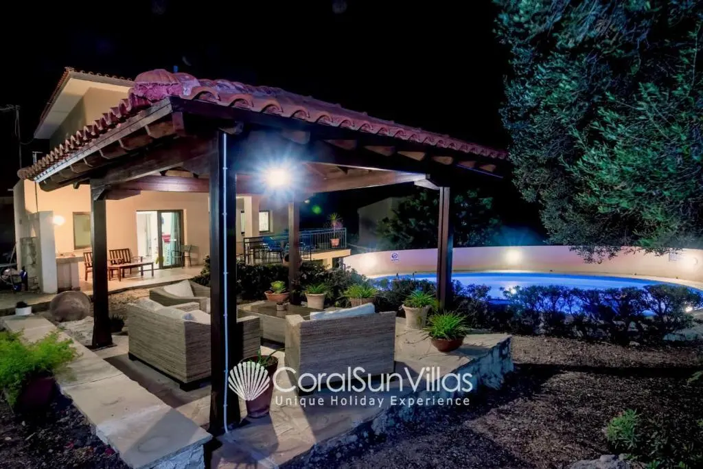 Пейя: Large Pool & Garden, Billiard, Peaceful Area, Near to the Sea, Coral Bay Paphos
