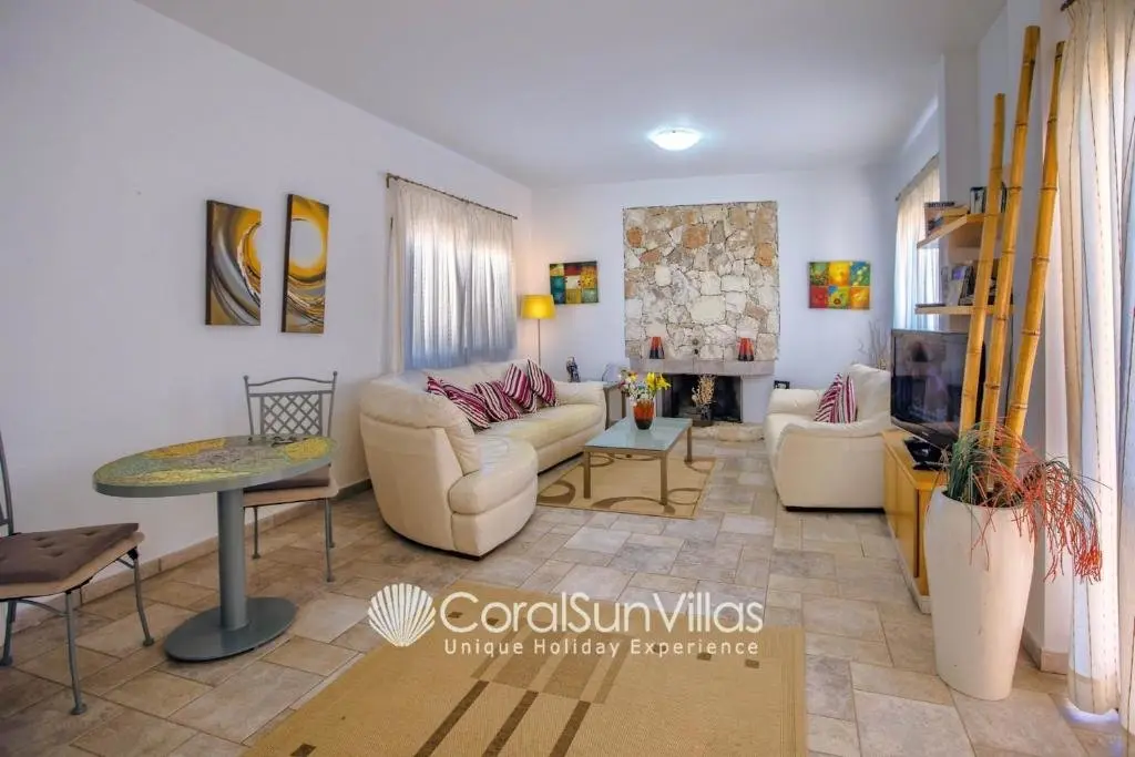 Пейя: Large Pool & Garden, Billiard, Peaceful Area, Near to the Sea, Coral Bay Paphos