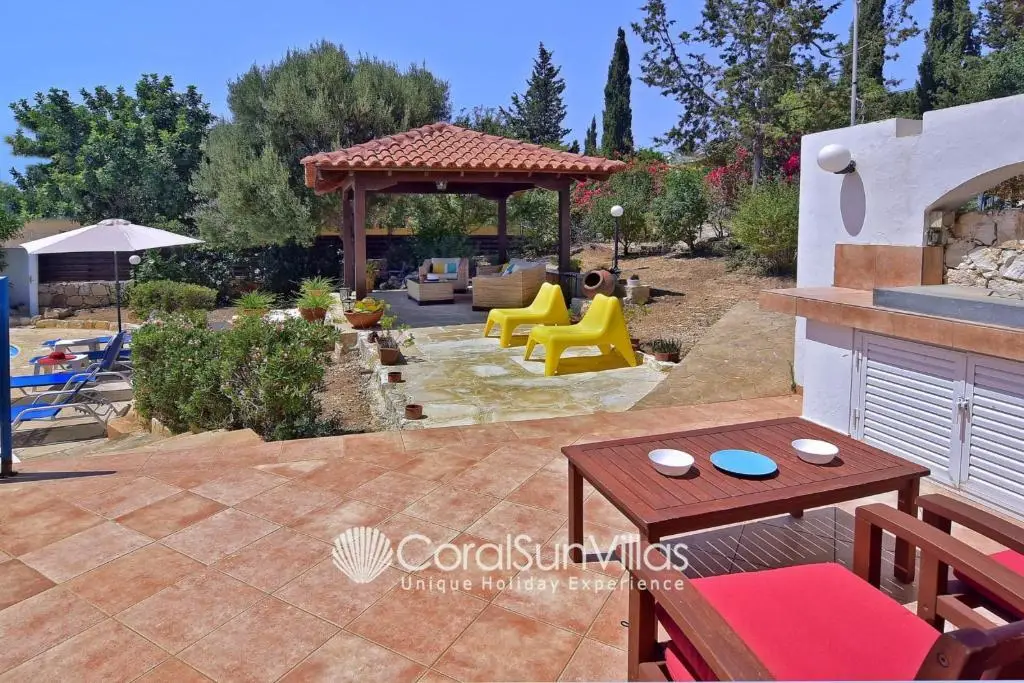 Пейя: Large Pool & Garden, Billiard, Peaceful Area, Near to the Sea, Coral Bay Paphos