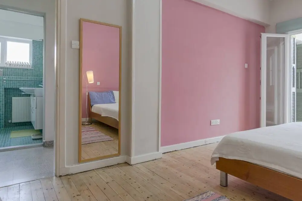 Лимассол: City Center Accomodation For Women - Free Bicycles