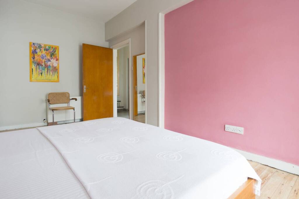 Лимассол: City Center Accomodation For Women - Free Bicycles