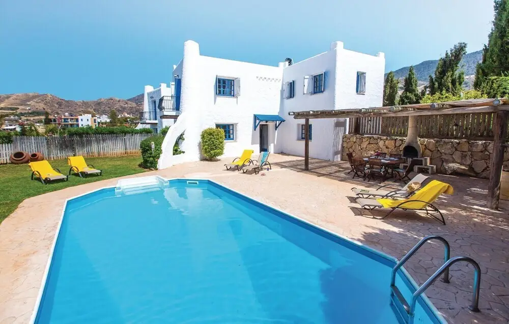 Помос: Awesome Home in Pomos With Wifi and 3 Bedrooms