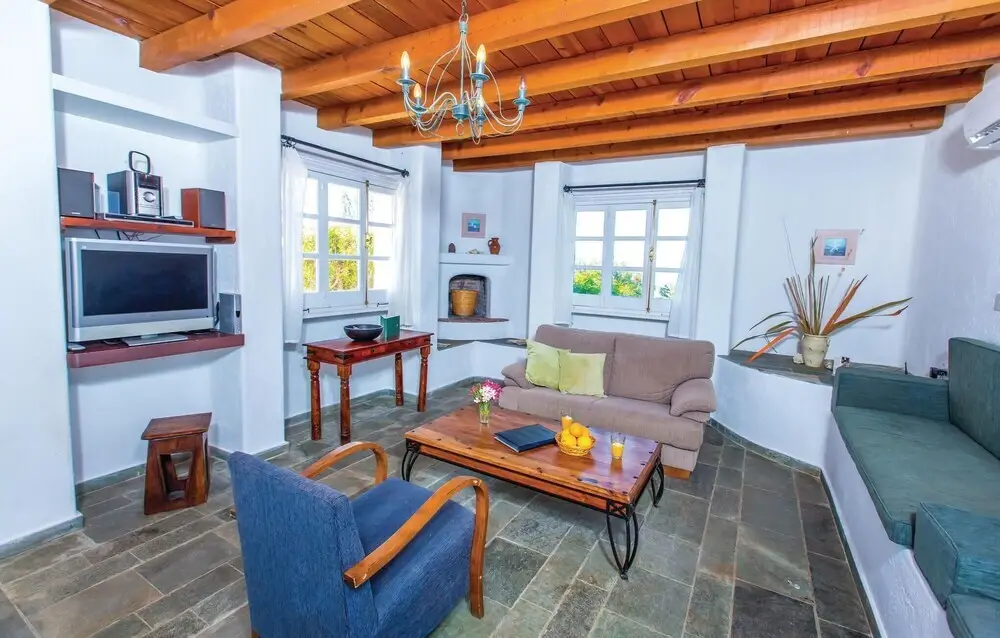 Помос: Awesome Home in Pomos With Wifi and 3 Bedrooms