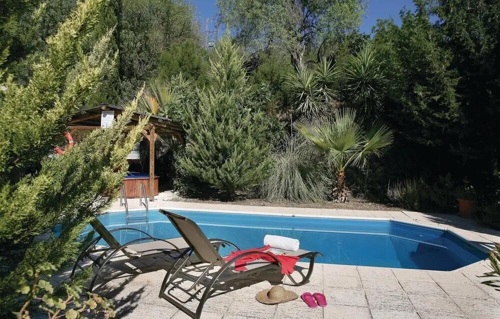 Милиу: Beautiful Home in Miliou Paphos With 2 Bedrooms, Outdoor Swimming Pool and Swimming Pool