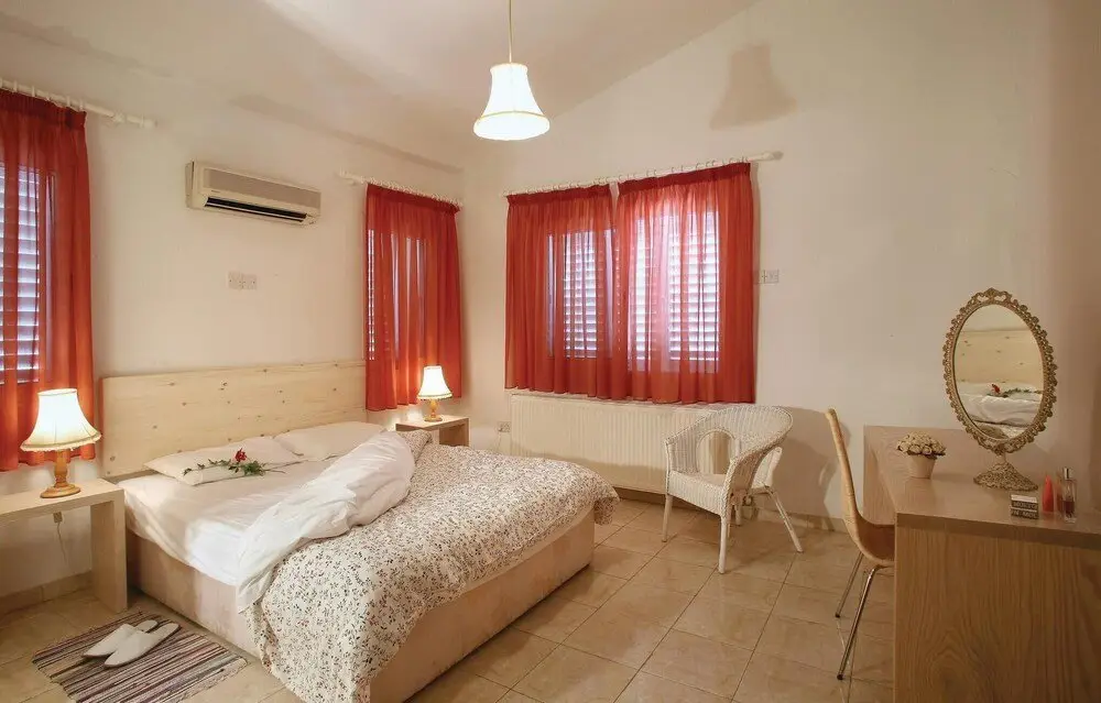 Милиу: Beautiful Home in Miliou Paphos With 2 Bedrooms, Outdoor Swimming Pool and Swimming Pool