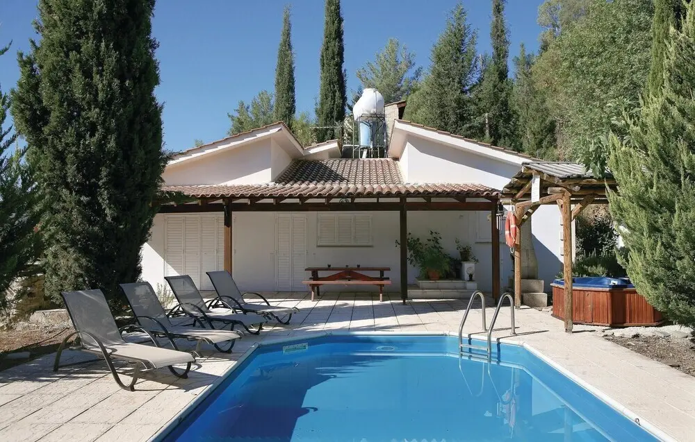 Милиу: Beautiful Home in Miliou Paphos With 2 Bedrooms, Outdoor Swimming Pool and Swimming Pool