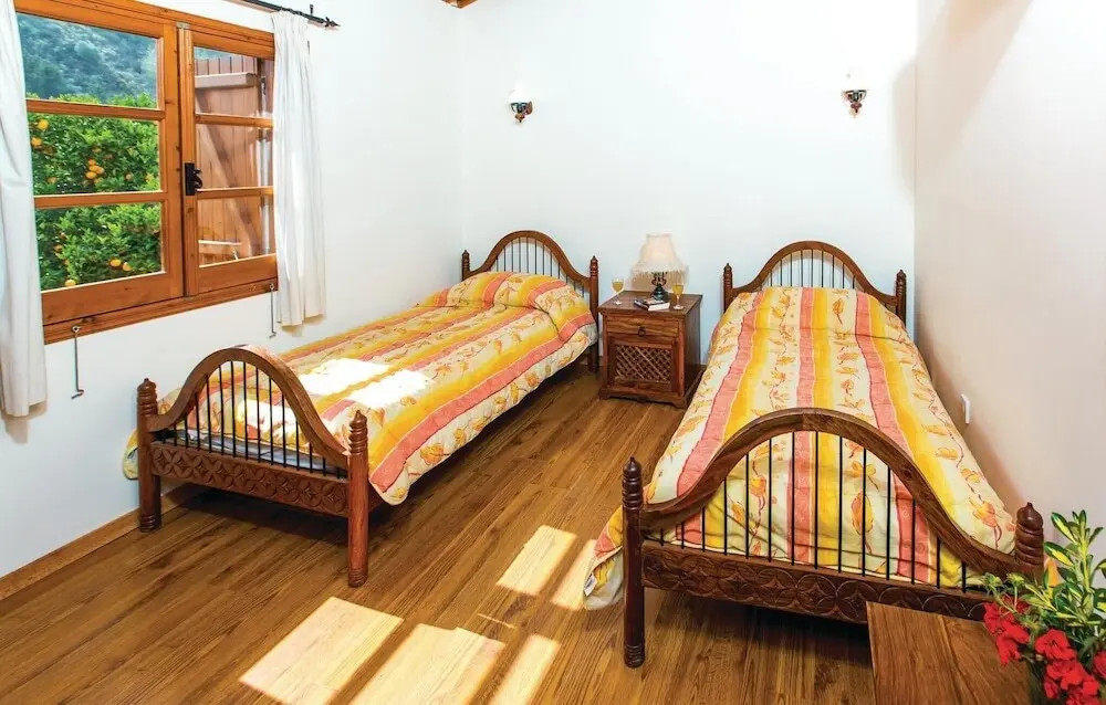 Милиу: Amazing Home in Miliou Paphos With 3 Bedrooms, Outdoor Swimming Pool and Swimming Pool