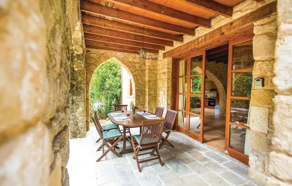 Милиу: Amazing Home in Miliou Paphos With 3 Bedrooms, Outdoor Swimming Pool and Swimming Pool