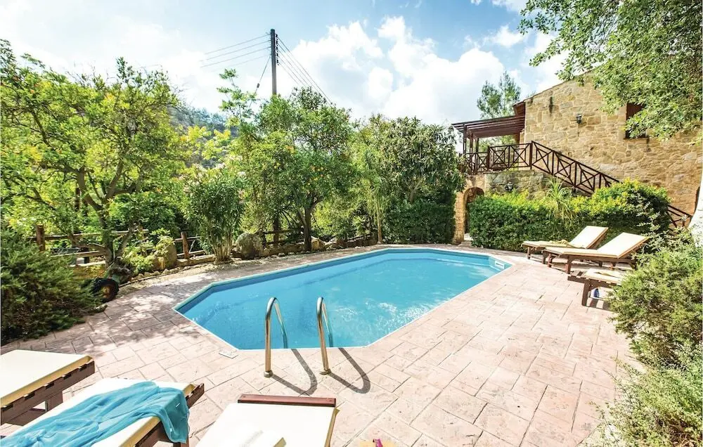 Милиу: Amazing Home in Miliou Paphos With 3 Bedrooms, Outdoor Swimming Pool and Swimming Pool