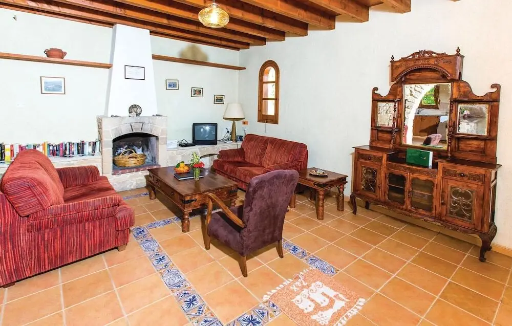 Милиу: Amazing Home in Miliou Paphos With 3 Bedrooms, Outdoor Swimming Pool and Swimming Pool