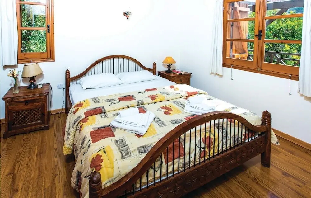 Милиу: Amazing Home in Miliou Paphos With 3 Bedrooms, Outdoor Swimming Pool and Swimming Pool