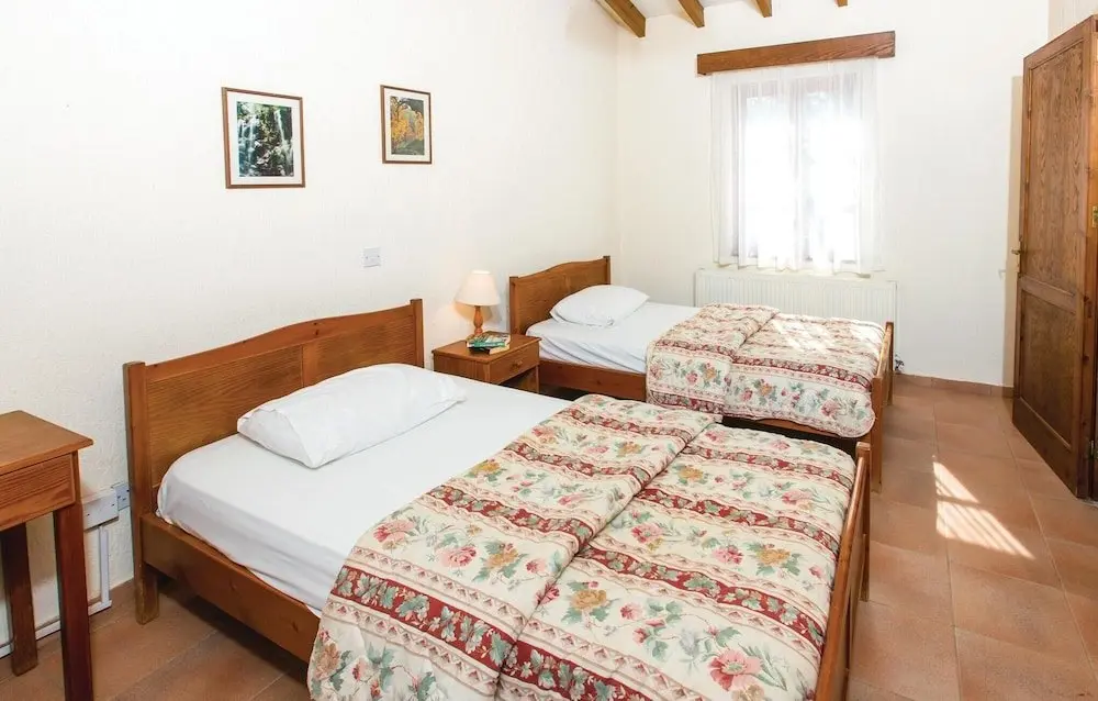 Милиу: Stunning Home in Miliou Paphos With 3 Bedrooms, Sauna and Outdoor Swimming Pool