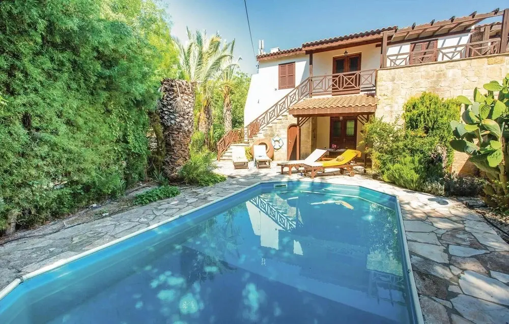 Милиу: Stunning Home in Miliou Paphos With 3 Bedrooms, Sauna and Outdoor Swimming Pool