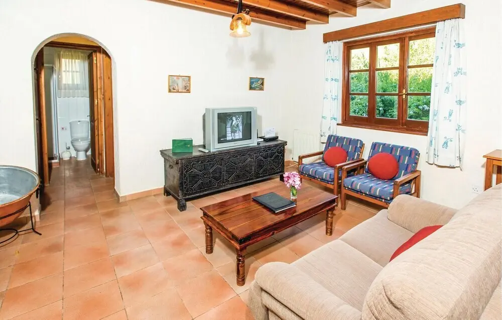 Милиу: Stunning Home in Miliou Paphos With 3 Bedrooms, Sauna and Outdoor Swimming Pool