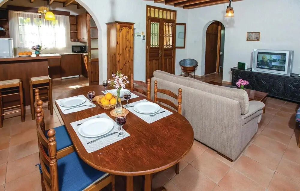 Милиу: Stunning Home in Miliou Paphos With 3 Bedrooms, Sauna and Outdoor Swimming Pool