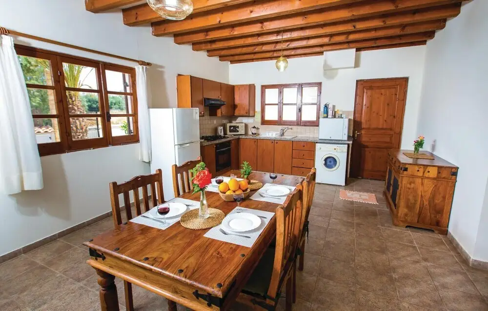 Помос: Beautiful Home in Pomos With Wifi and 2 Bedrooms
