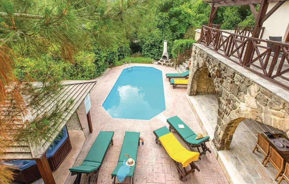 Милиу: Beautiful Home in Miliou Paphos With 3 Bedrooms, Outdoor Swimming Pool and Swimming Pool