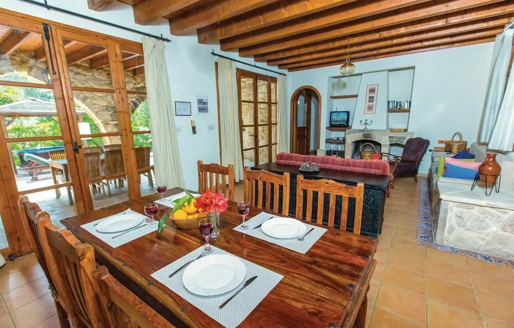 Милиу: Beautiful Home in Miliou Paphos With 3 Bedrooms, Outdoor Swimming Pool and Swimming Pool