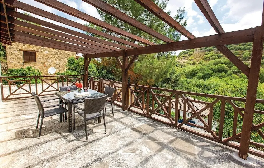 Милиу: Beautiful Home in Miliou Paphos With 3 Bedrooms, Outdoor Swimming Pool and Swimming Pool